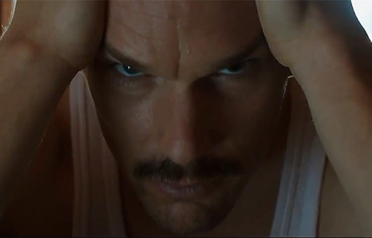Druhý trailer ke sci-fi Predestination s Ethanem Hawkem