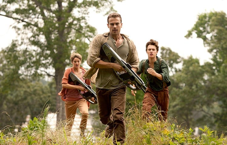 Rezistence / Insurgent – recenze