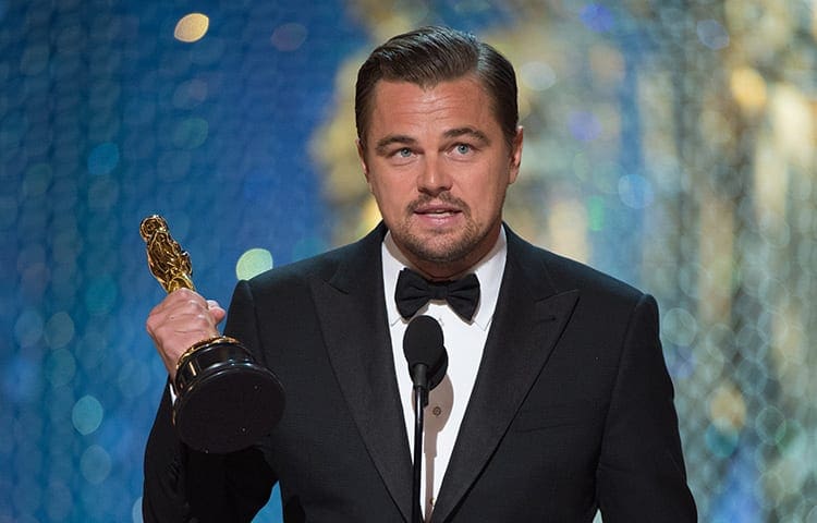 Leonardo DiCaprio to dokázal a stal se držitelem vytouženého Oscara