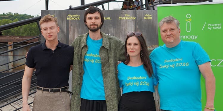 Premiéra filmu Dovolená v Českém ráji, táborák a opékání špekáčků
